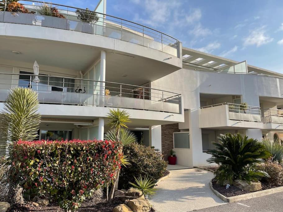 21 - Tres Agreable Rdc Avec Terrasse Et Parking Apartment Bandol Exterior photo