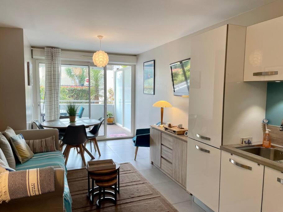 21 - Tres Agreable Rdc Avec Terrasse Et Parking Apartment Bandol Exterior photo