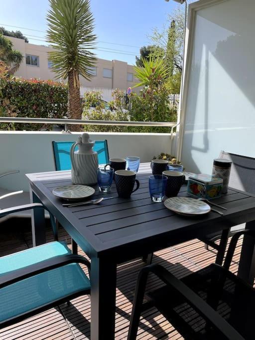 21 - Tres Agreable Rdc Avec Terrasse Et Parking Apartment Bandol Exterior photo